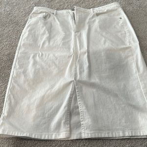 White denim skirt